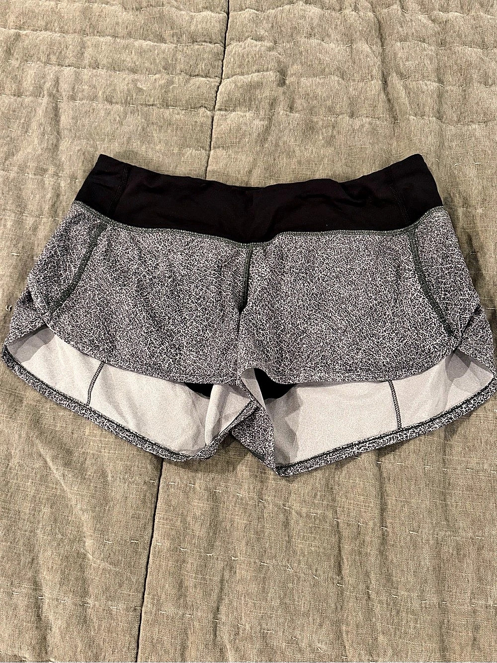 Lululemon Speed Up Short *2.5" Athletic Shorts Black & White